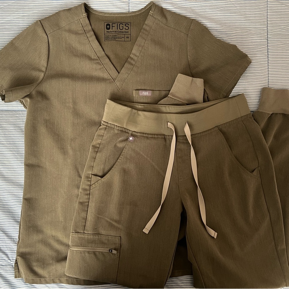 FIGS heather olive scrub top and bottom set